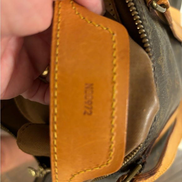 Authentic Vintage Large Louis Vuitton Tote - Picture 4 of 13